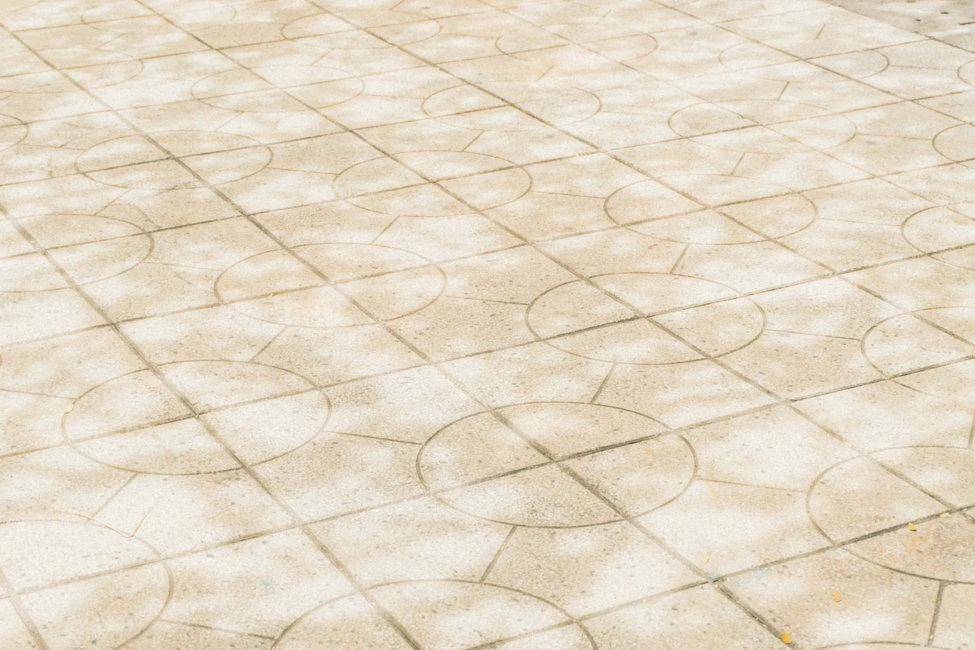 Light cream stamped concrete in a flagstone pattern